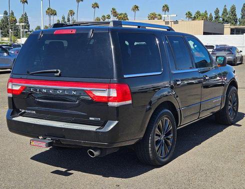 2015 Lincoln Navigator Base