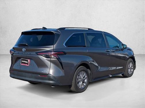 2024 Toyota Sienna XLE