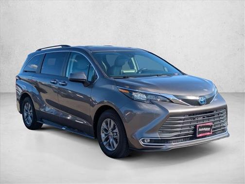 2024 Toyota Sienna XLE