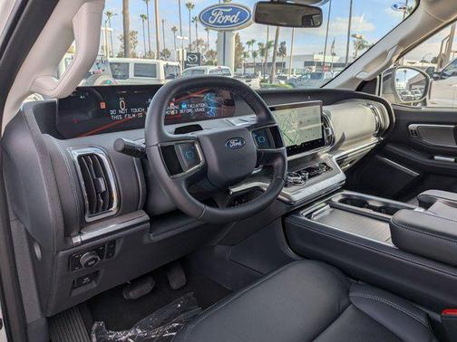 Star White Metallic Tri-Coat 2026 Ford Expedition Platinum