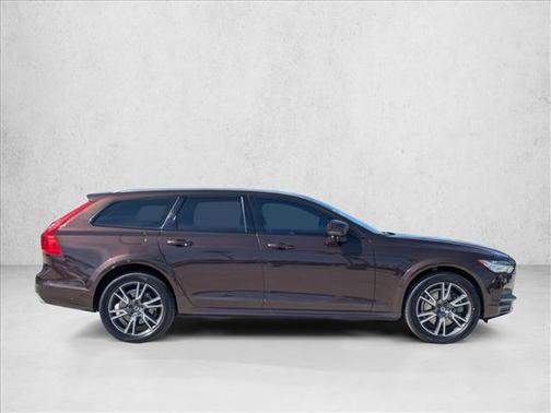 2017 Volvo V90 Cross Country T6