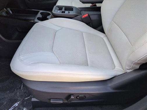 Star White Metallic Tri-Coat 2026 Ford Mustang Mach-E Premium