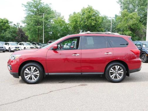 2017 Nissan Pathfinder SL