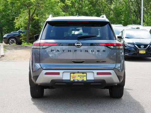 2024 Nissan Pathfinder SL