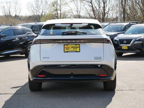 Everest White P 2024 Nissan ARIYA EVOLVE+