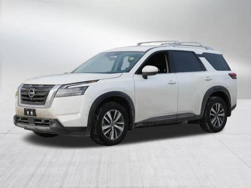 2024 Nissan Pathfinder SL