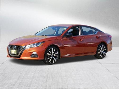 Sunset Drift Chromaflair 2022 Nissan Altima 2.5 SR