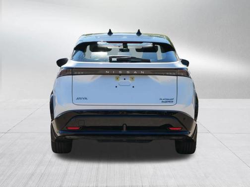 2t Wht Blk Roof 2024 Nissan ARIYA PLATINUM+