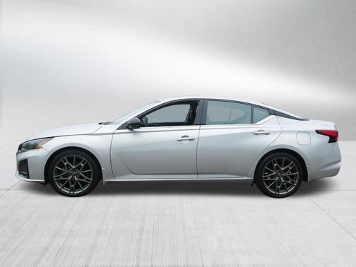 Brilliant Silver Metallic 2023 Nissan Altima 2.0 SR