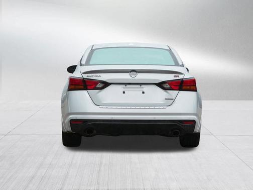 Brilliant Silver Metallic 2023 Nissan Altima 2.0 SR