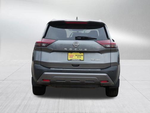 2022 Nissan Rogue SL