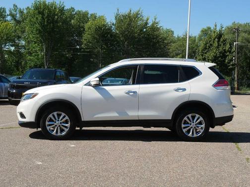 Pearl White 2016 Nissan Rogue SV