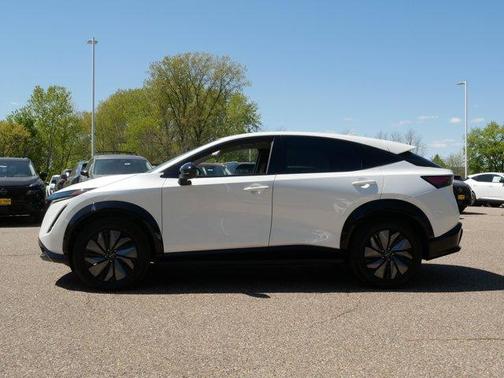 Everest White P 2024 Nissan ARIYA ENGAGE