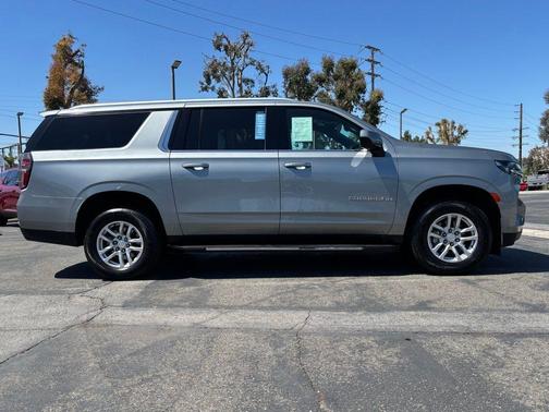 2023 Chevrolet Suburban LT