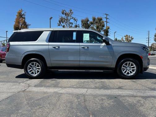 2023 Chevrolet Suburban LT