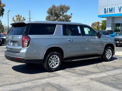 2023 Chevrolet Suburban LT