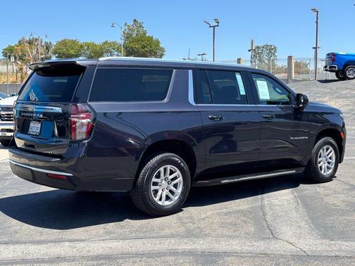 2023 Chevrolet Suburban LT