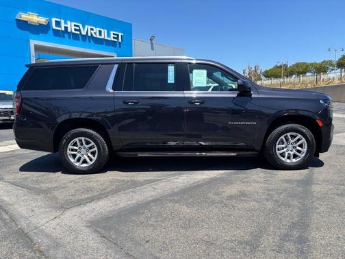 2023 Chevrolet Suburban LT
