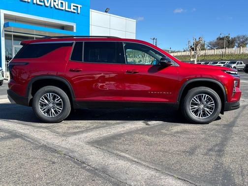 2025 Chevrolet Traverse LT