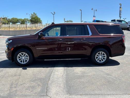 2023 Chevrolet Suburban LT