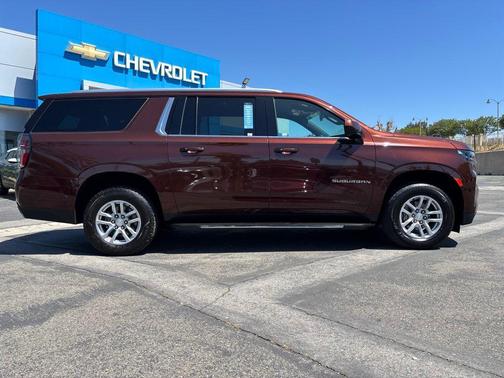 2023 Chevrolet Suburban LT