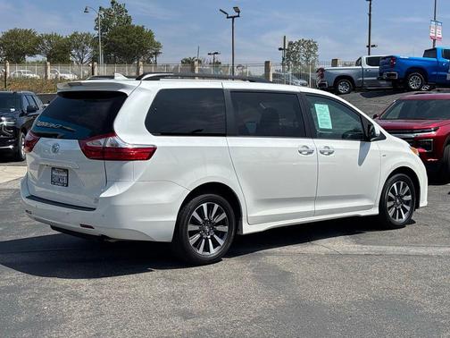 2018 Toyota Sienna XLE