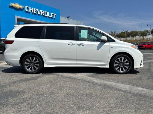 2018 Toyota Sienna XLE