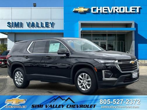 Mosaic Black Metallic 2023 Chevrolet Traverse LS