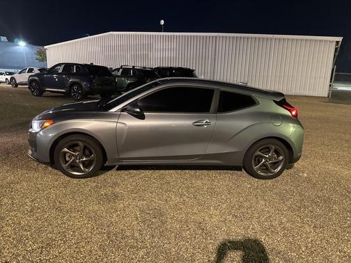 2019 Hyundai Veloster 2
