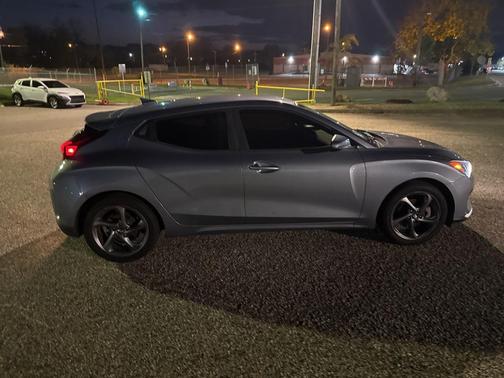 2019 Hyundai Veloster 2