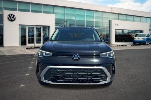 Deep Black Pearl Effect 2025 Volkswagen Taos 1.5T SE