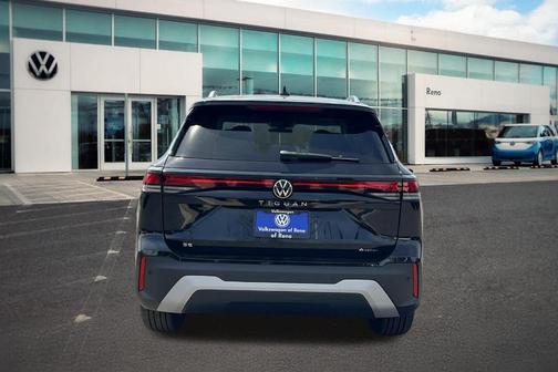 Deep Black Pearl Effect 2026 Volkswagen Tiguan 2.0T SE