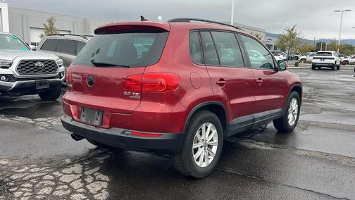 Wild Cherry Metallic 2015 Volkswagen Tiguan 4MOTION Auto SE