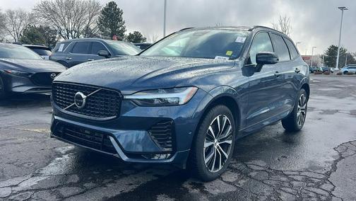 2023 Volvo XC60 B6 Ultimate Dark Theme