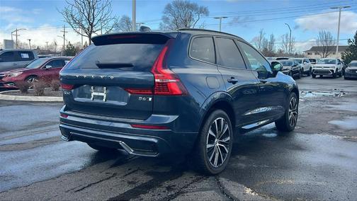 2023 Volvo XC60 B6 Ultimate Dark Theme