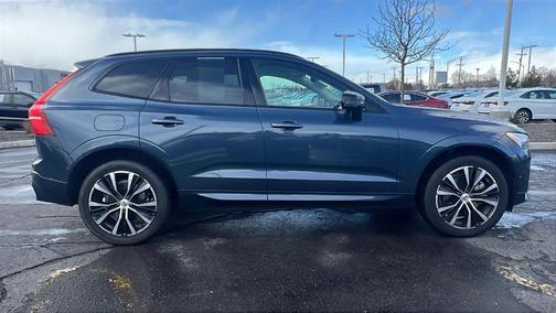 2023 Volvo XC60 B6 Ultimate Dark Theme