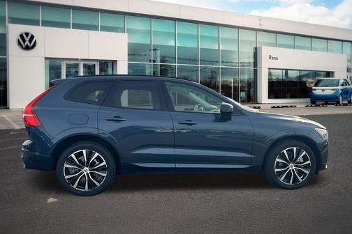 2023 Volvo XC60 B6 Ultimate Dark Theme