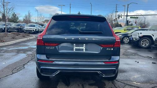 2023 Volvo XC60 B6 Ultimate Dark Theme