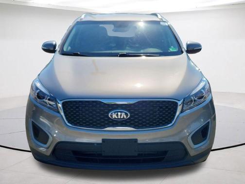 Titanium Silver 2018 Kia Sorento LX