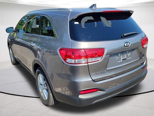 Titanium Silver 2018 Kia Sorento LX
