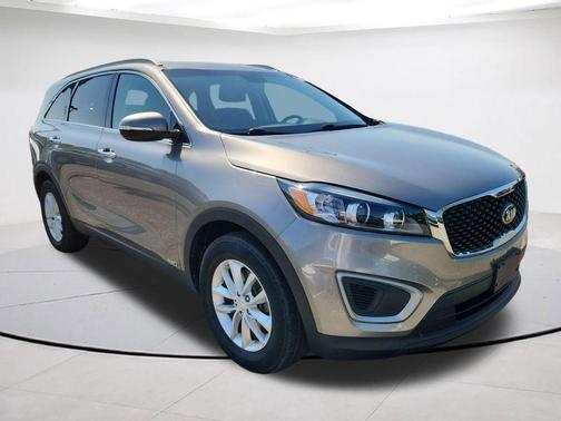 Titanium Silver 2018 Kia Sorento LX