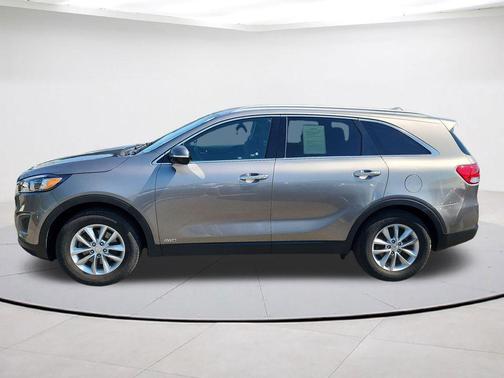 Titanium Silver 2018 Kia Sorento LX
