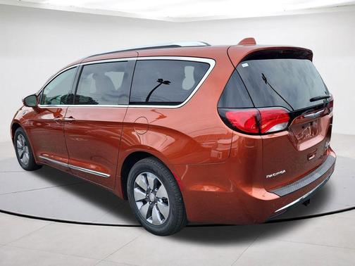 Copper Pearlcoat 2018 Chrysler Pacifica Hybrid Limited