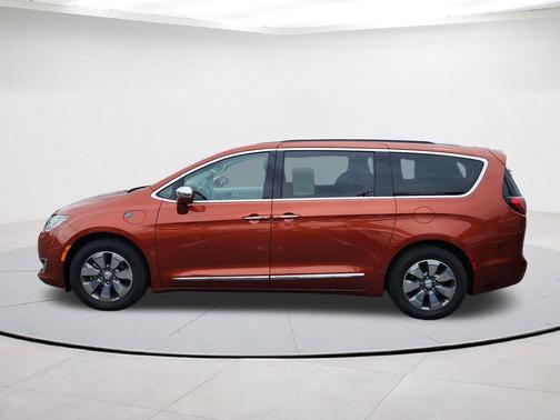 Copper Pearlcoat 2018 Chrysler Pacifica Hybrid Limited