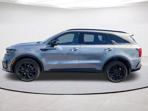 Silver 2023 Kia Sorento SX