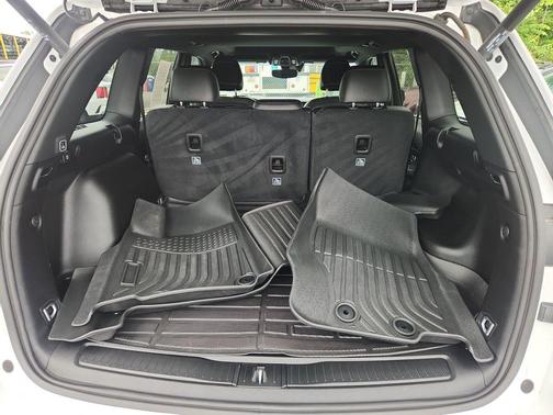 Bright White Clearcoat 2024 Jeep Grand Cherokee Laredo