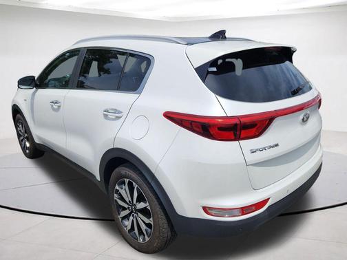 Snow White Pearl 2017 Kia Sportage EX