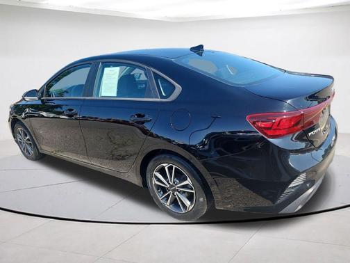 Aurora Black Pearl 2023 Kia Forte LXS
