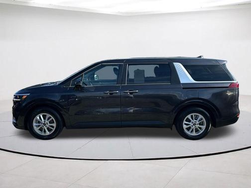 Metal 2024 Kia Carnival LX