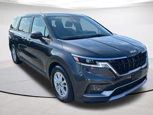 Metal 2024 Kia Carnival LX